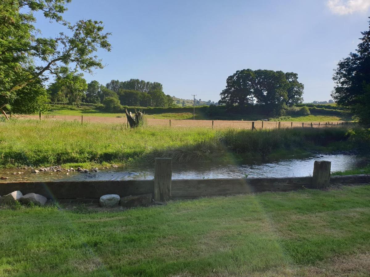 Riverside Cabin In Shropshire Oswestry Exteriör bild
