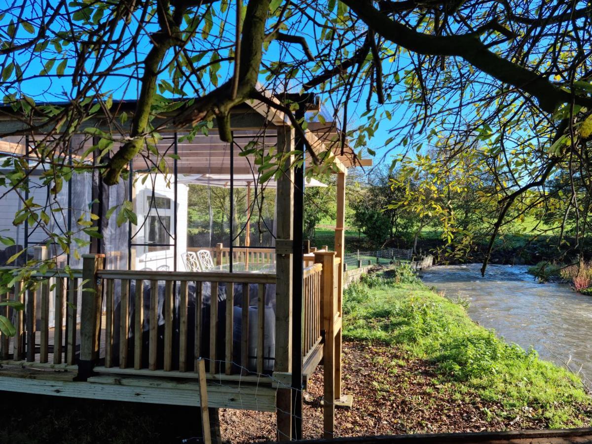 Riverside Cabin In Shropshire Oswestry Exteriör bild
