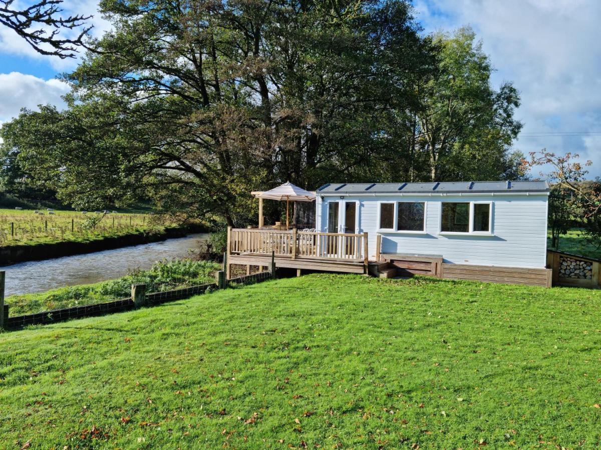 Riverside Cabin In Shropshire Oswestry Exteriör bild